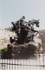 Άγαλμα του Σαλαντίν που νίκησε τους τυχοδιώκτες σταυροφόρους (Δαμασκός)